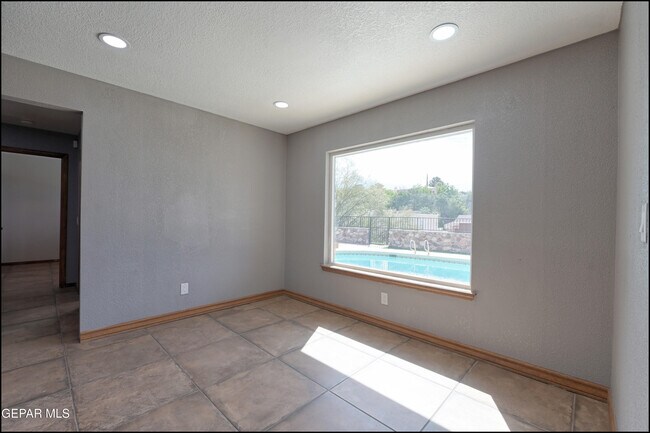 Building Photo - 6412 Via Aventura Dr