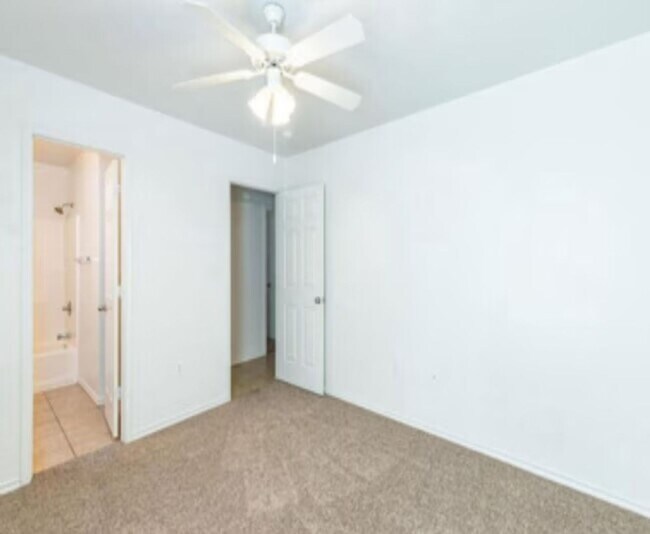 Building Photo - Available June 2026! 3 bed 2 bath 2 car garage
