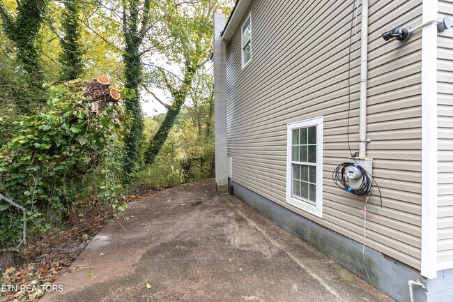 Building Photo - 770 Mahoney Rd