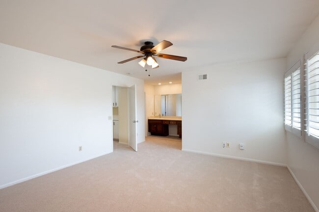 Building Photo - Spacious 2 Story House in cul-de-sac with ...