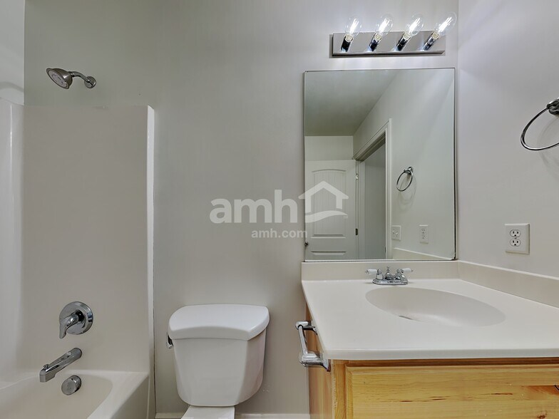 Building Photo - 3672 Nairn Dr