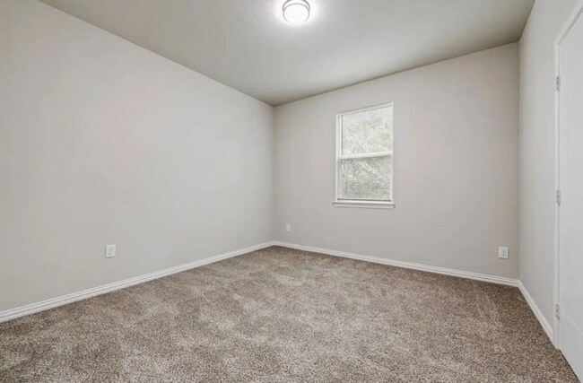 Building Photo - 5612 Black Pine Cir