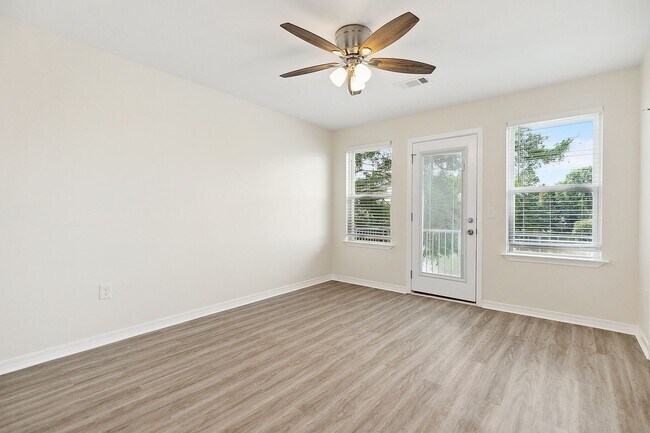 Building Photo - 4766 Pontchartrain Dr