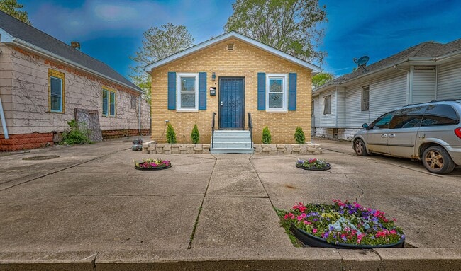 Building Photo - Cozy Home