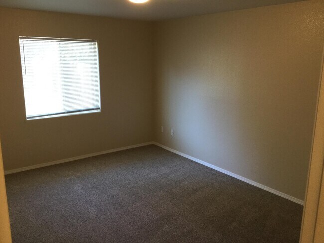 Building Photo - 3138 SW Newberry Ave