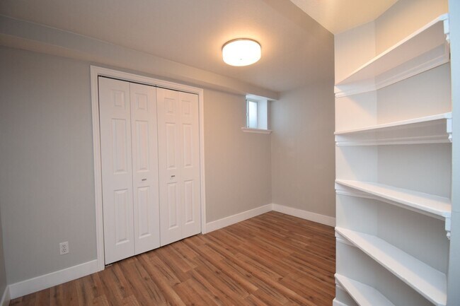 Building Photo - Unique 6 Bedroom Home in Midvale!