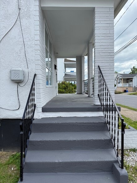 Building Photo - 425 W Grace St