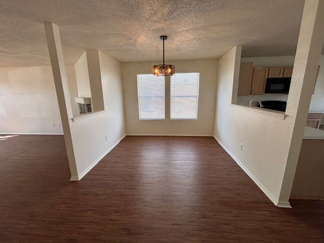 Building Photo - 1 Story Home in Crowlley with Community Pool