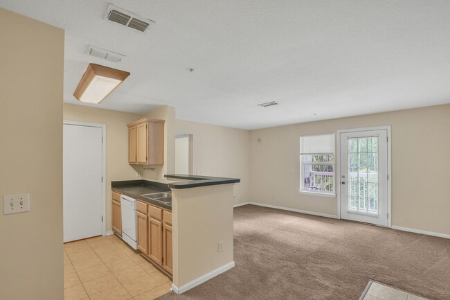 Building Photo - 1 bedroom/ 1 bathroom with one car garage ...