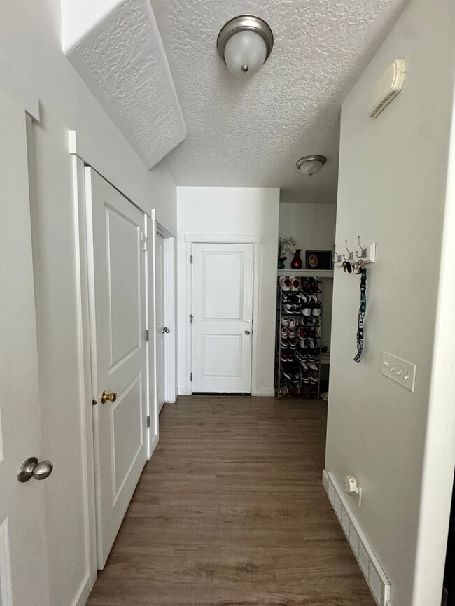 Building Photo - Your Next Home Awaits!