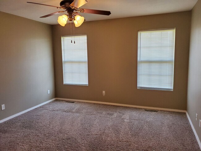 Building Photo - 3 Bedroom Home in South Springfield