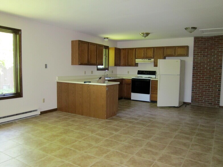 Building Photo - 66 Summer St