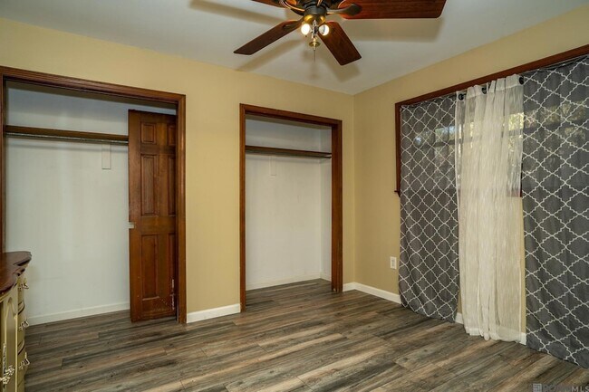 Building Photo - 3736 Sessions Dr