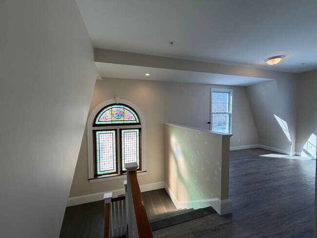 Building Photo - 129 Kenoza Ave