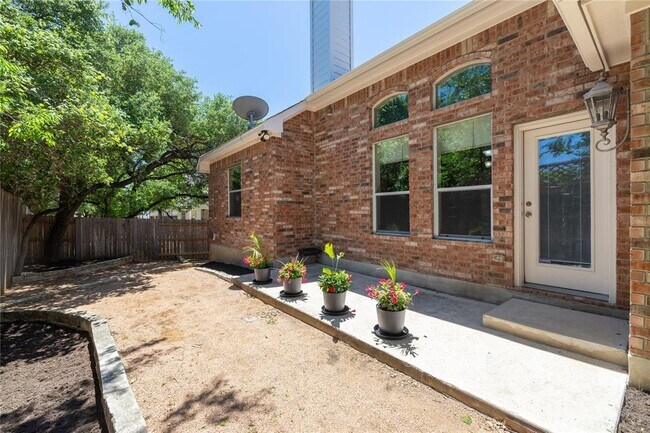 Building Photo - 814 Arrowhead Trail