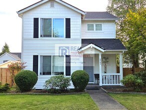 Building Photo - Check Out This Adorable 2.0 bedroom, 2.5 b...