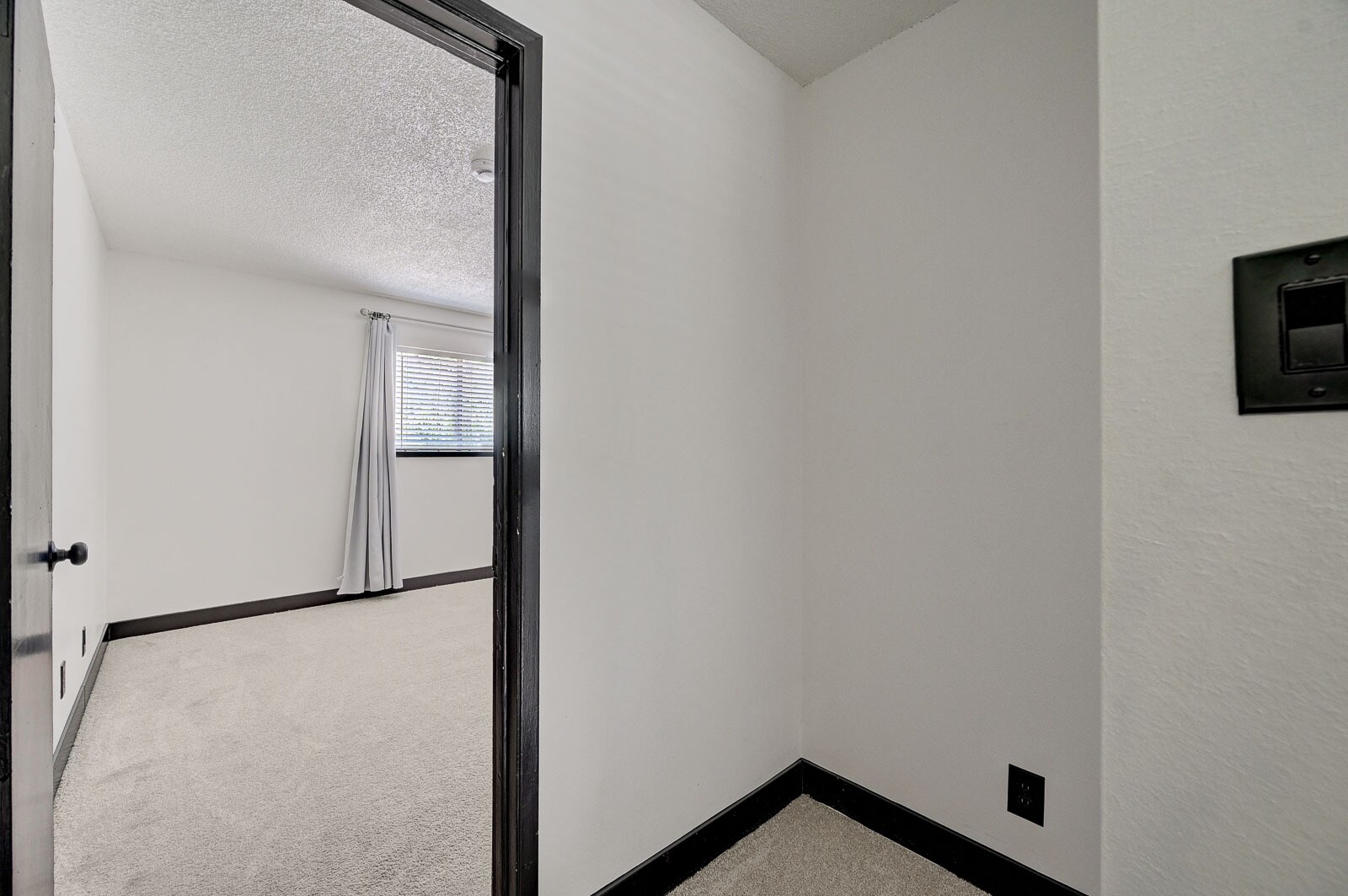 Building Photo - 573 Greenbriar Townhouse Way