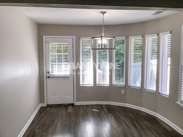 Building Photo - 1033 Nolan Ln