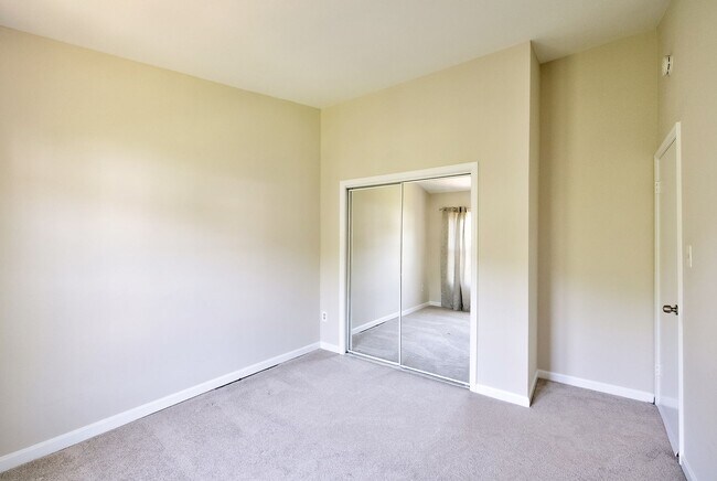 Building Photo - 16 Casino Ct