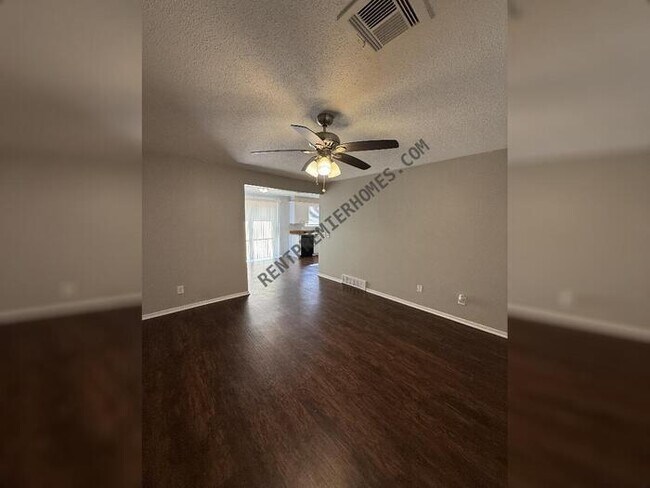 Building Photo - 3938 SE 14th Pl