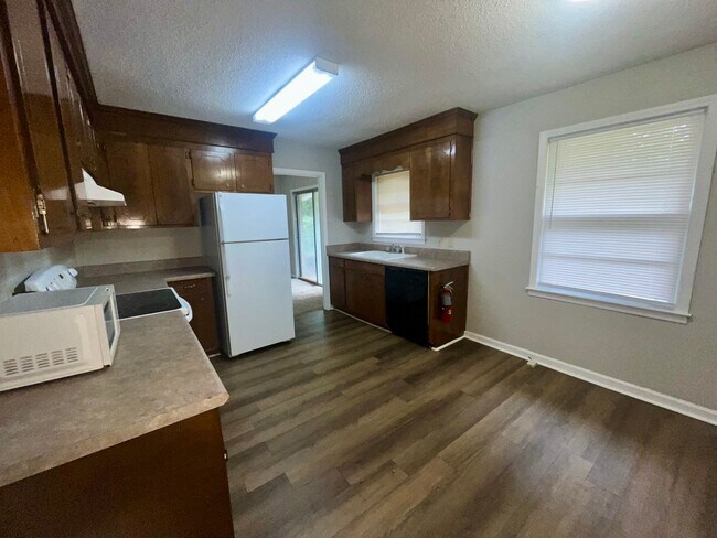 Building Photo - 3 Bedroom Home Close To Clemson Campus