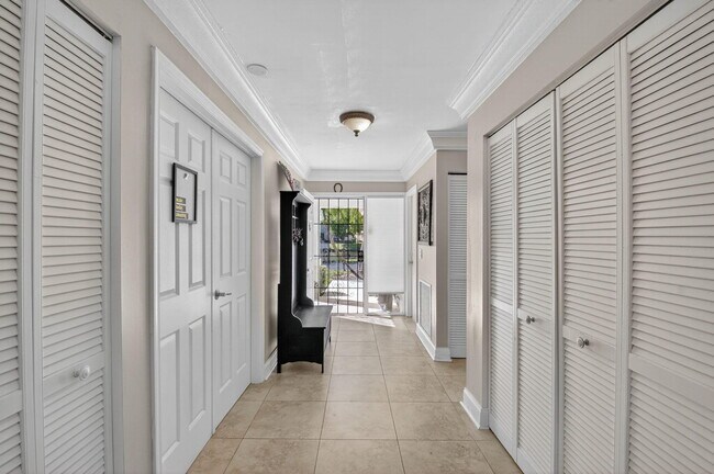 Building Photo - 190 Temple Ave