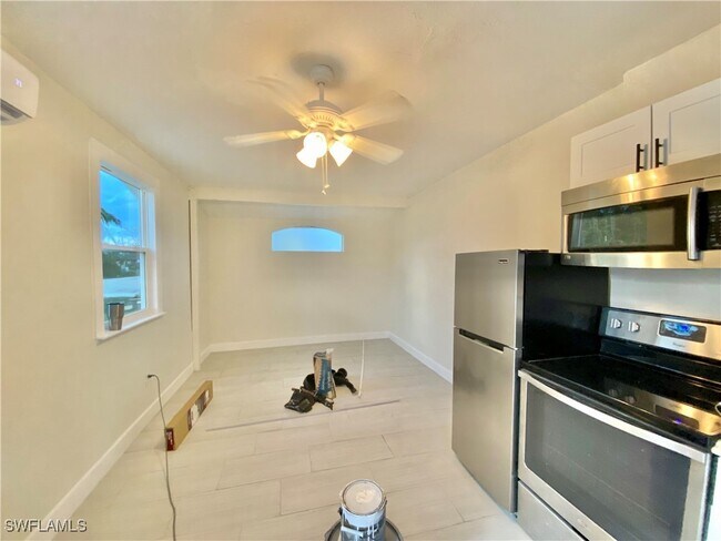 Building Photo - 1638 Cypress Dr