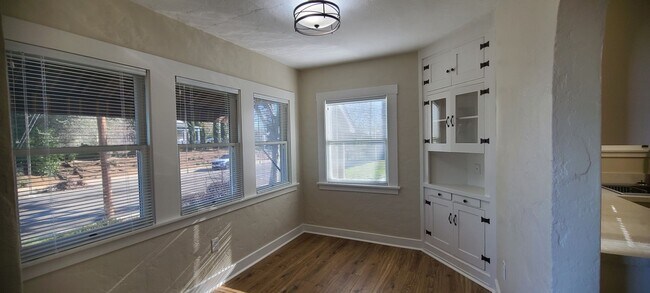 Building Photo - Action Properties R.E.S. Inc offering Central Roseville 2 Bed, 1bath  Carport Parking, Large yard...