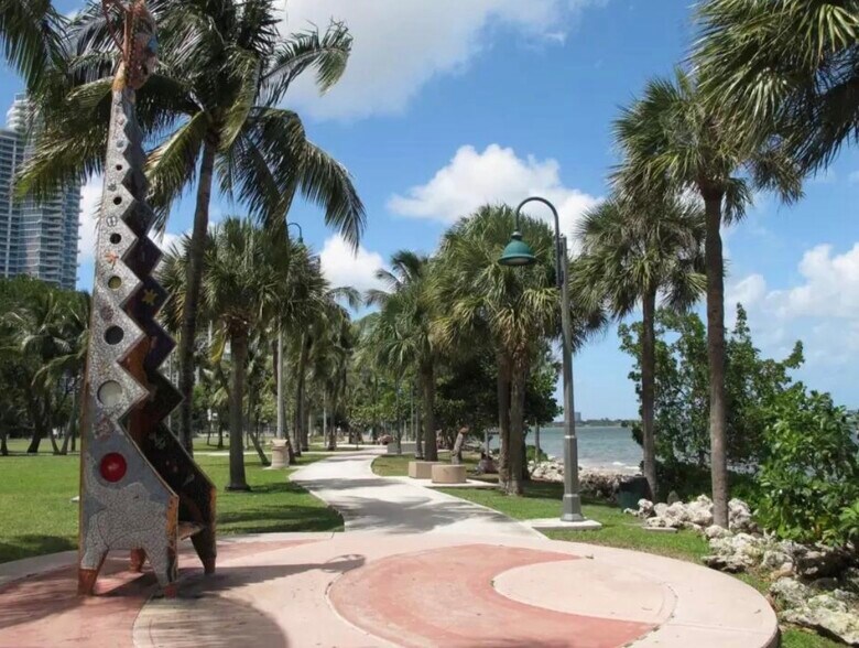 Building Photo - 2001 Biscayne Blvd