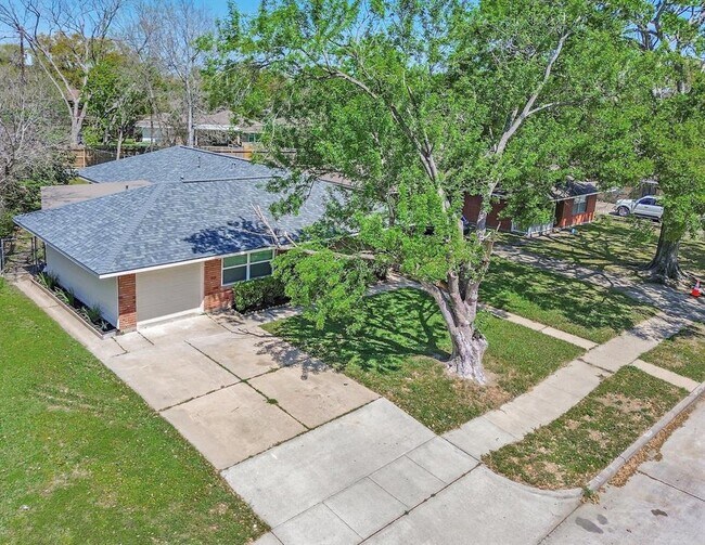 Building Photo - 4074 Cheena Dr