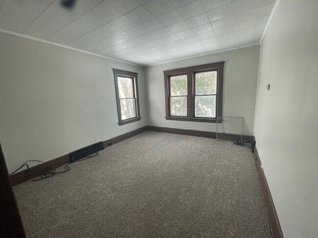 Building Photo - 800 E 157th St