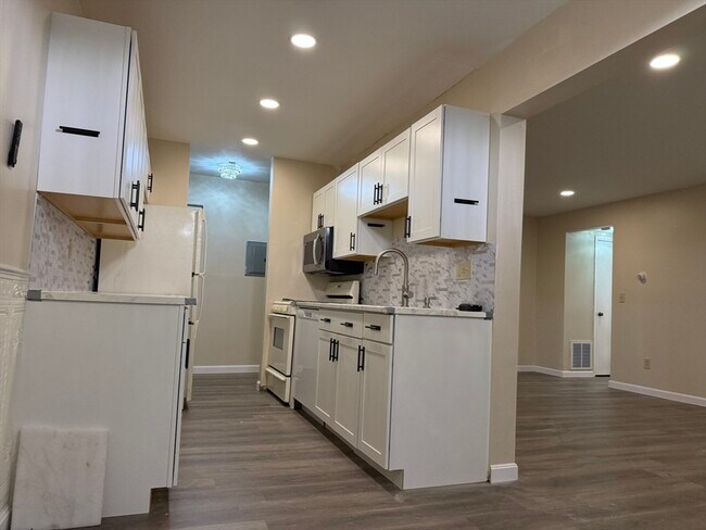 Building Photo - 52 Shrewsbury Green Dr