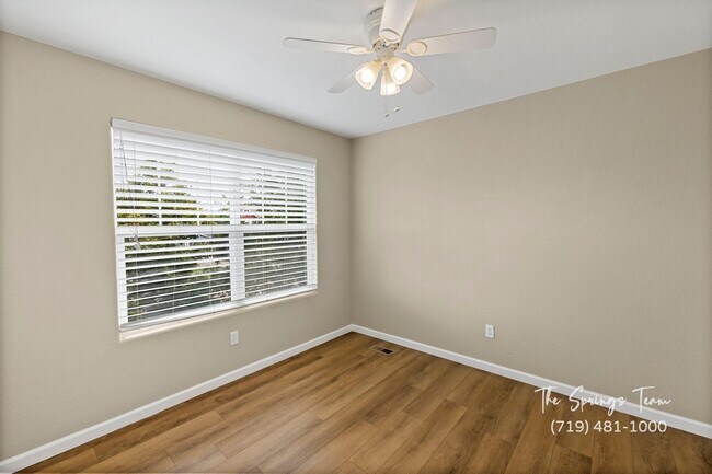 Building Photo - CHARMING, RECENTLY REMODELED 3BD HOME w/ E...