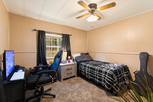 Building Photo - 18010 Ponderosa Ln