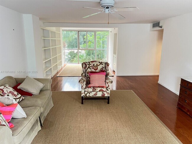 Building Photo - 2025 Brickell Ave