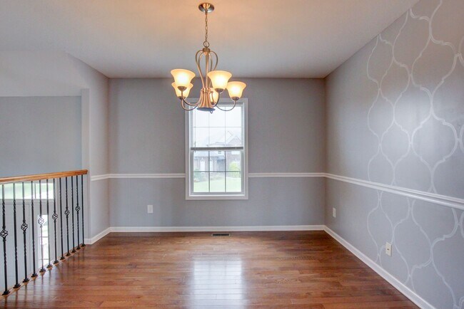 Building Photo - Sweet Splitlevel with Awesome Basement Area