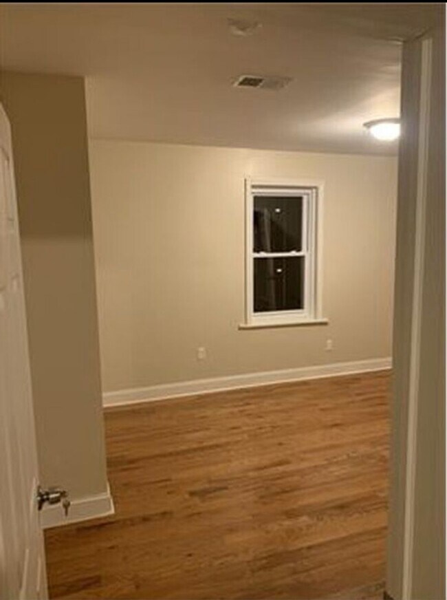 Building Photo - 5 Bedroom House for Rent