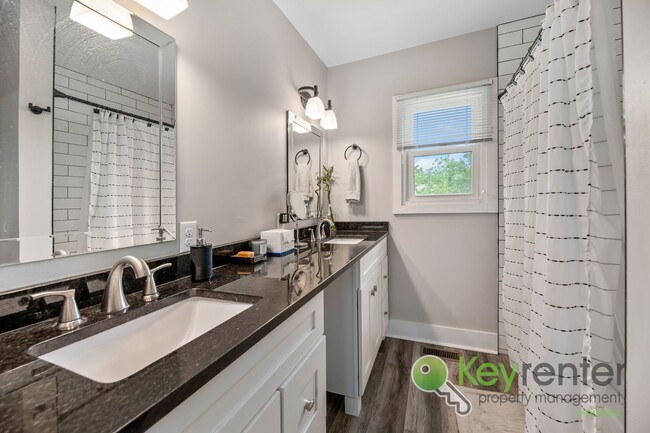 Building Photo - Delano District | Renovated 3 Bedroom 3 Ba...
