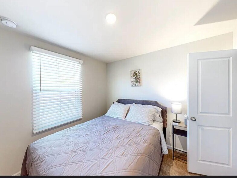 Building Photo - 6 Tidworth Dr