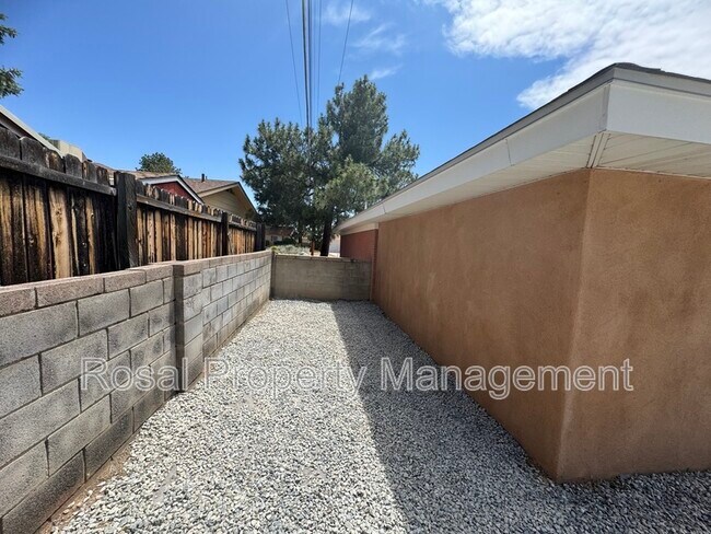 Building Photo - 8509 Las Camas Rd NE