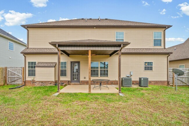 Building Photo - Four Bedroom with Three Car Garage!