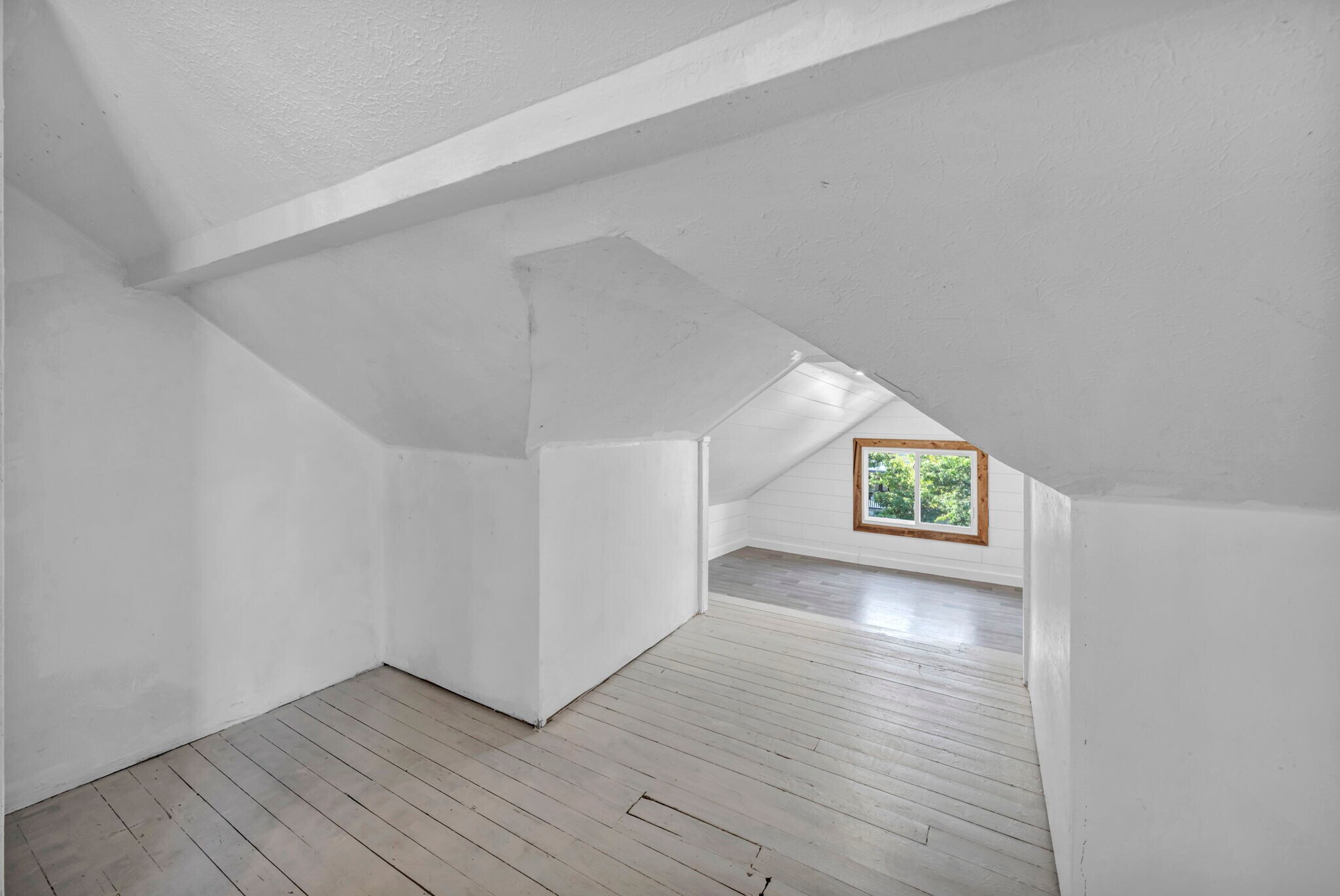 Building Photo - 1331 W 102nd St