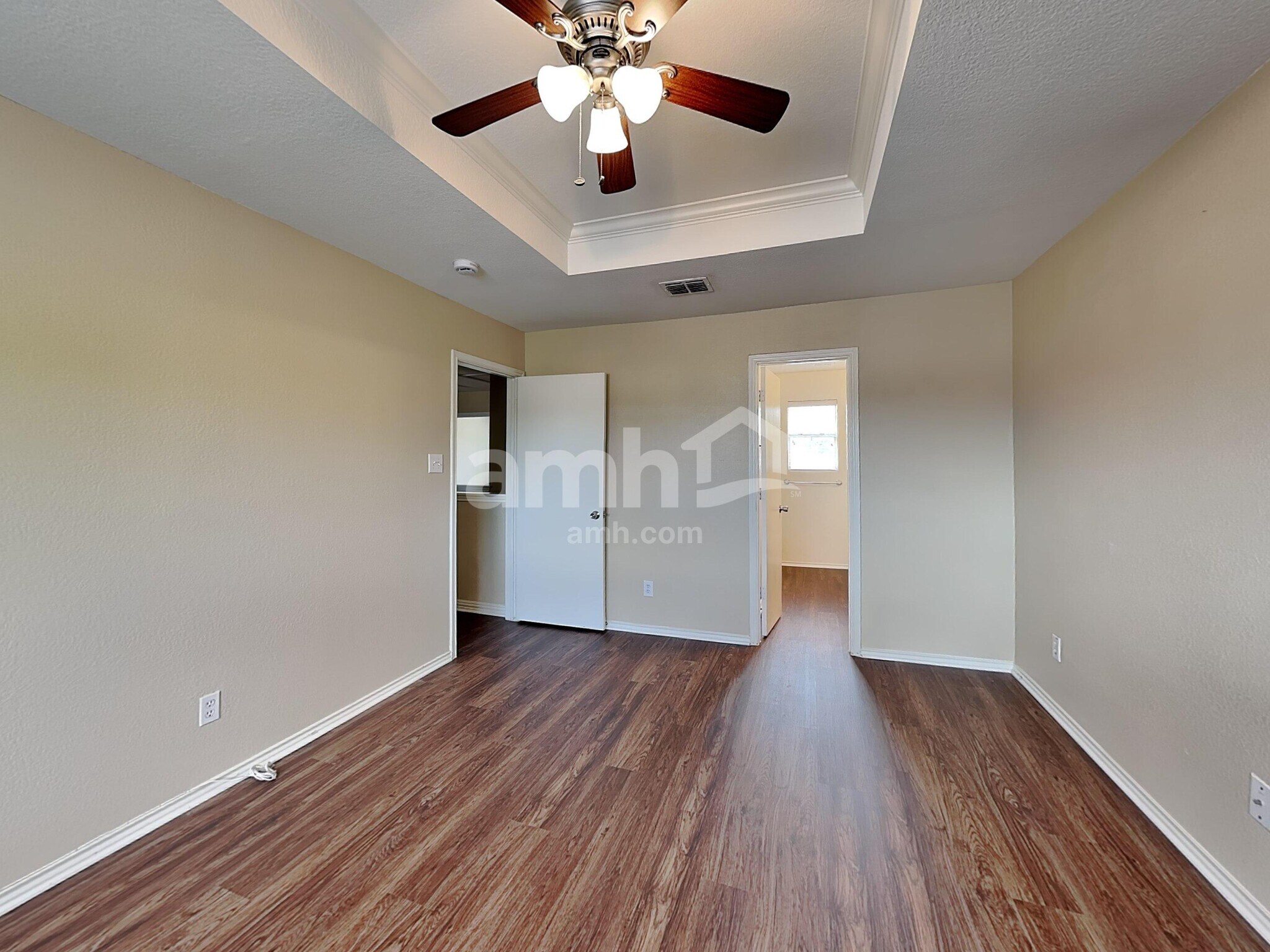 Building Photo - 9314 Silver Vis