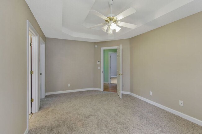 Building Photo - Adorable Ranch Home With Garage and Screen Porch!