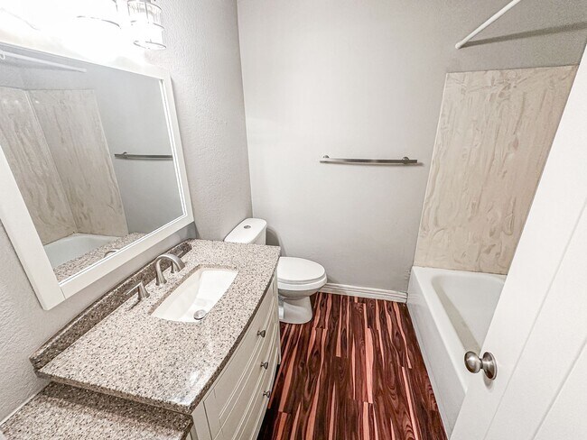 Building Photo - 2-Bedroom, 2-Bathroom Condo at District-12!!