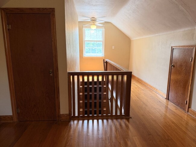 Building Photo - Hilltop Charm in Floyds Knobs – Spacious All-Brick Beauty with Room to Grow!