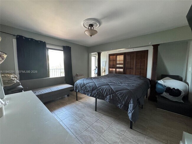 Building Photo - 230 Sunrise Dr