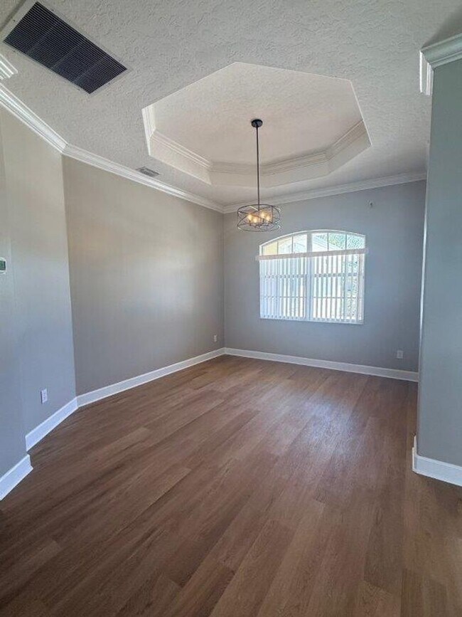 Building Photo - 3838 Peacock Dr