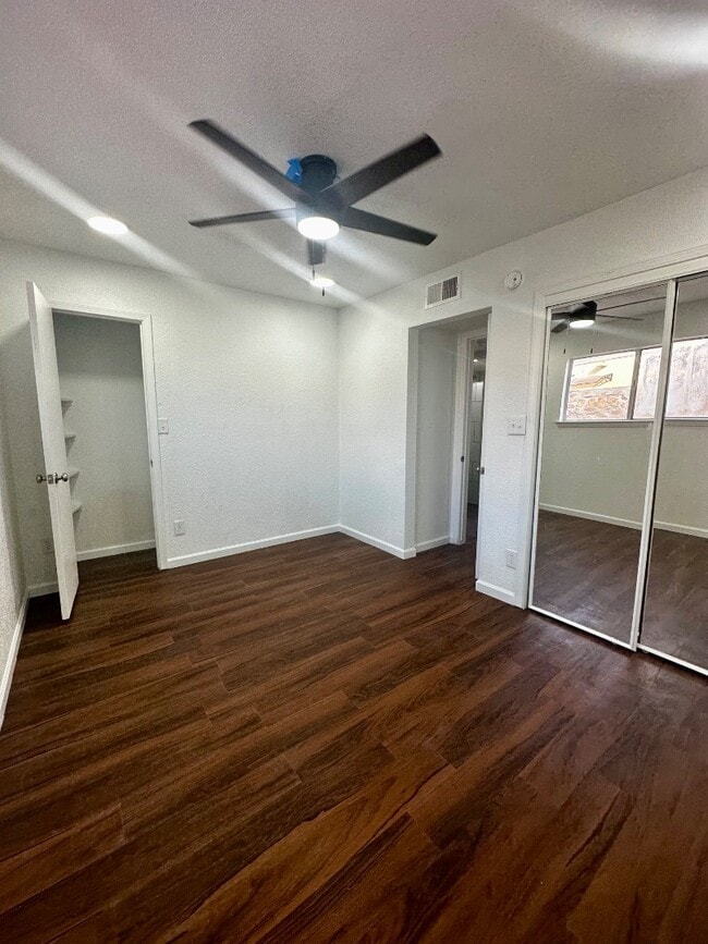 Building Photo - 704 Espolon Dr