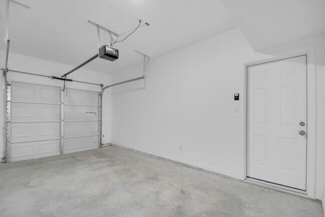 Building Photo - 1004 E Fannin St